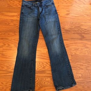 2/$10 item Size 6 Levi women’s jean